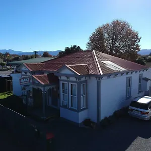https://jacks-backpackers.wellingtonnzhotels.com